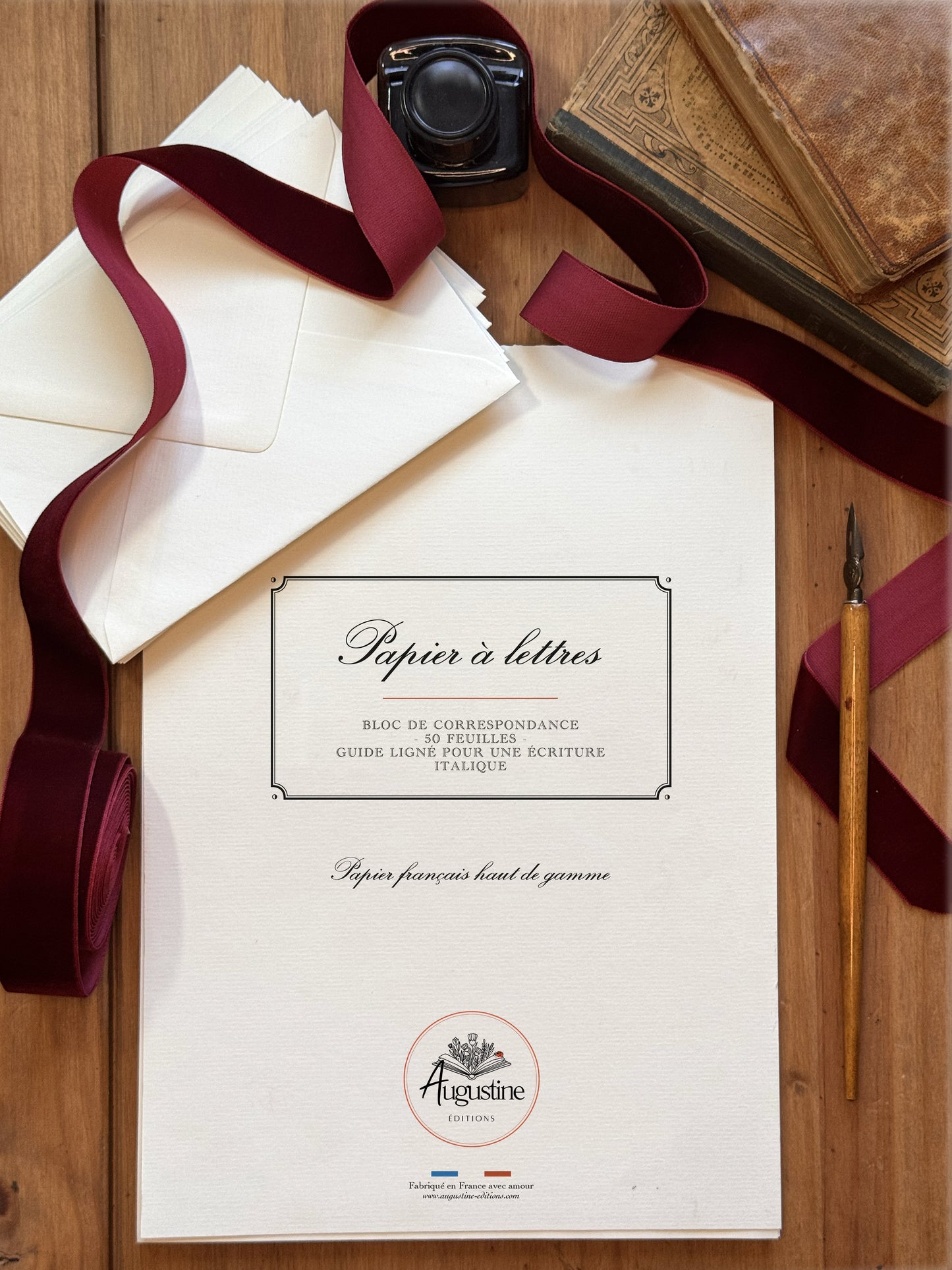Kit de correspondance : bloc de papier à lettres et enveloppes - avec un guide d’écriture italique